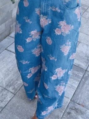 Like Love-Floral Print Denim Barrel Jeans - Pink Roses on Blue